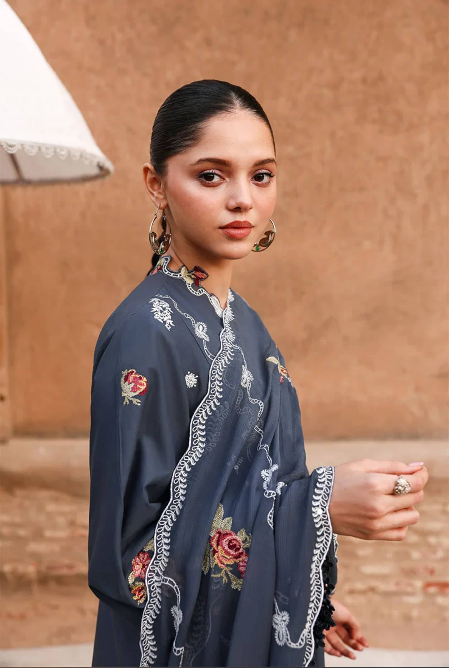 img_cross_stitch_eid_lawn_26_awwal_boutique