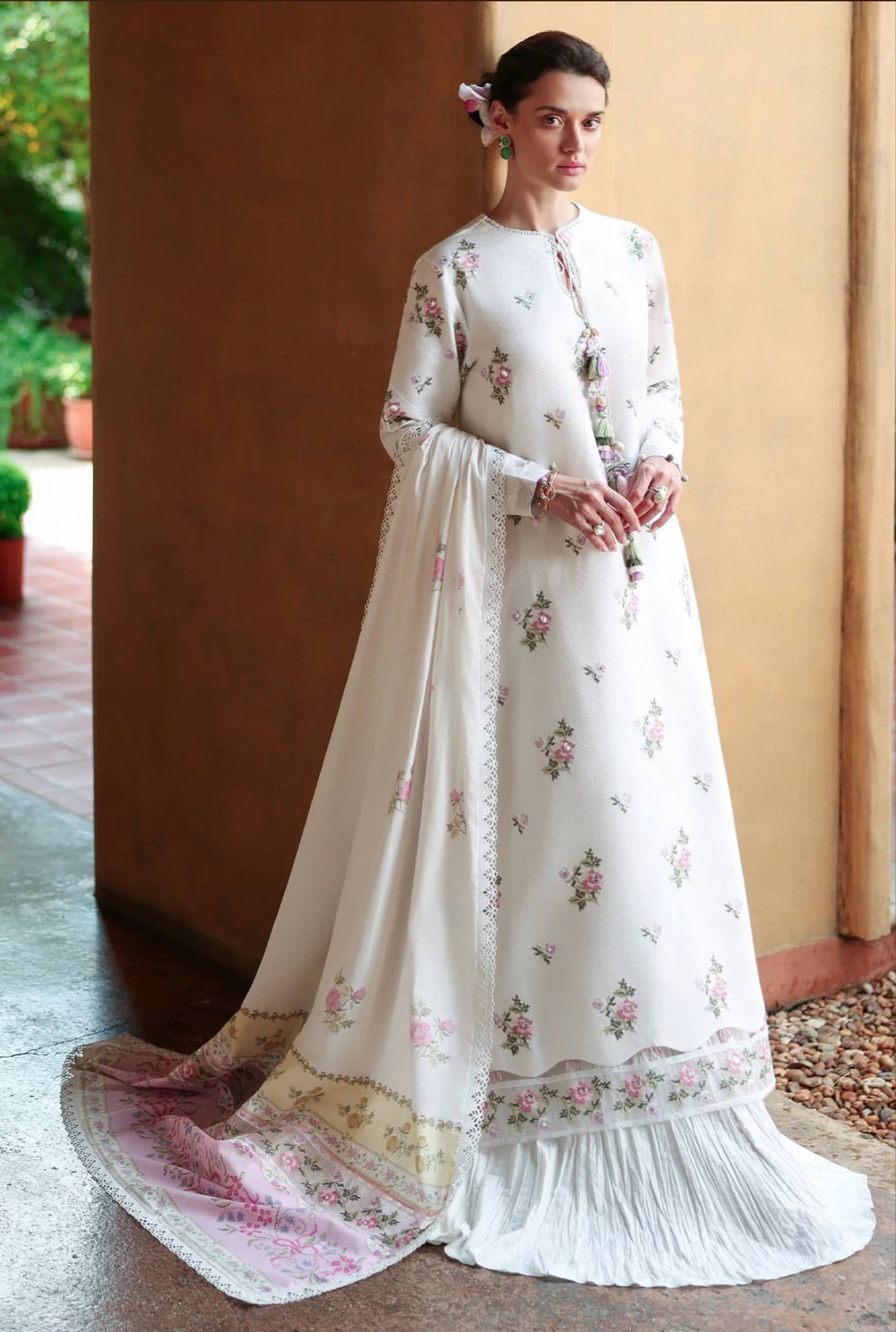 Restocked/Cross Stitch Premium Lawn 26/Garden Ivory/White