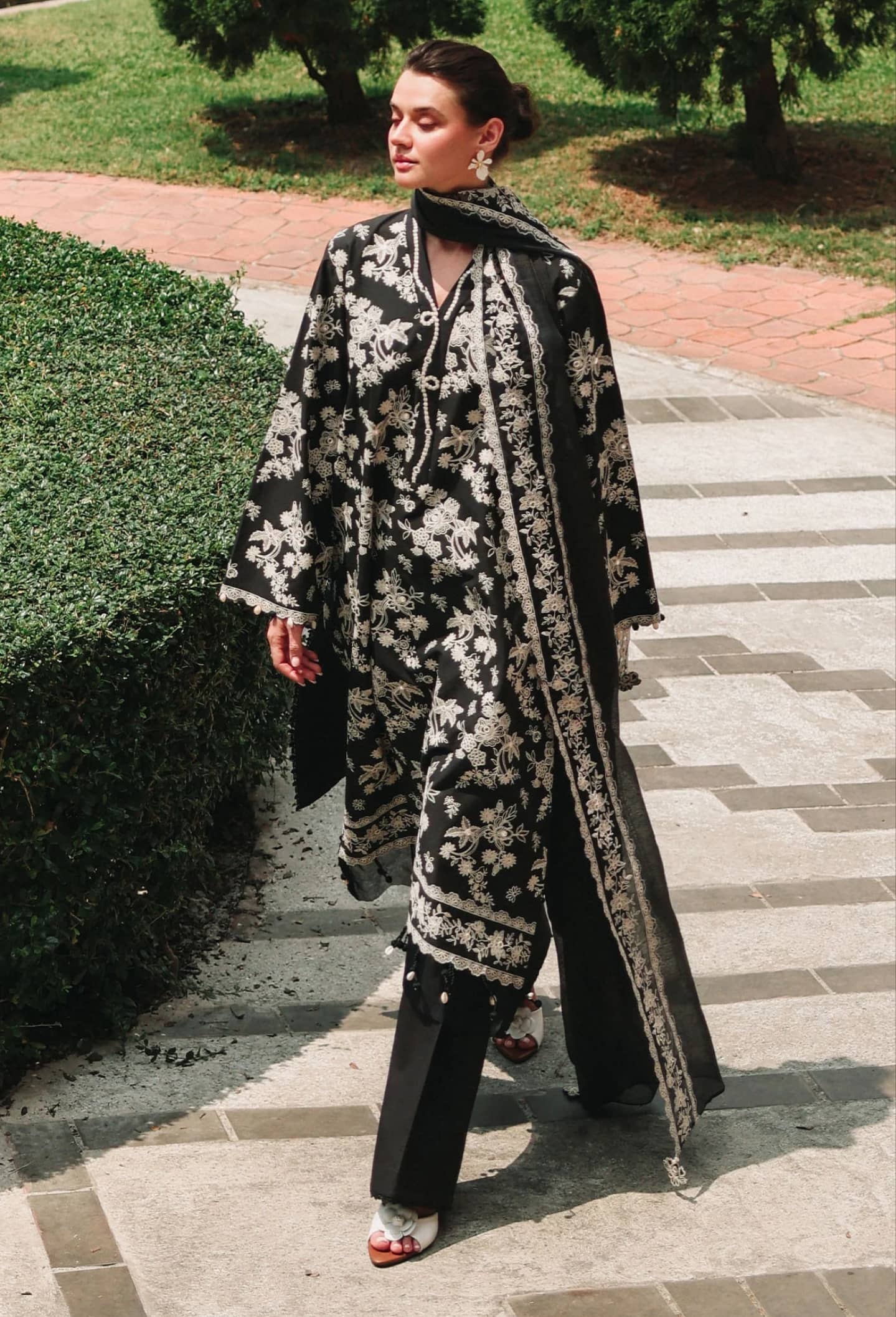 img_cross_stitch_lawn_awwal_boutique