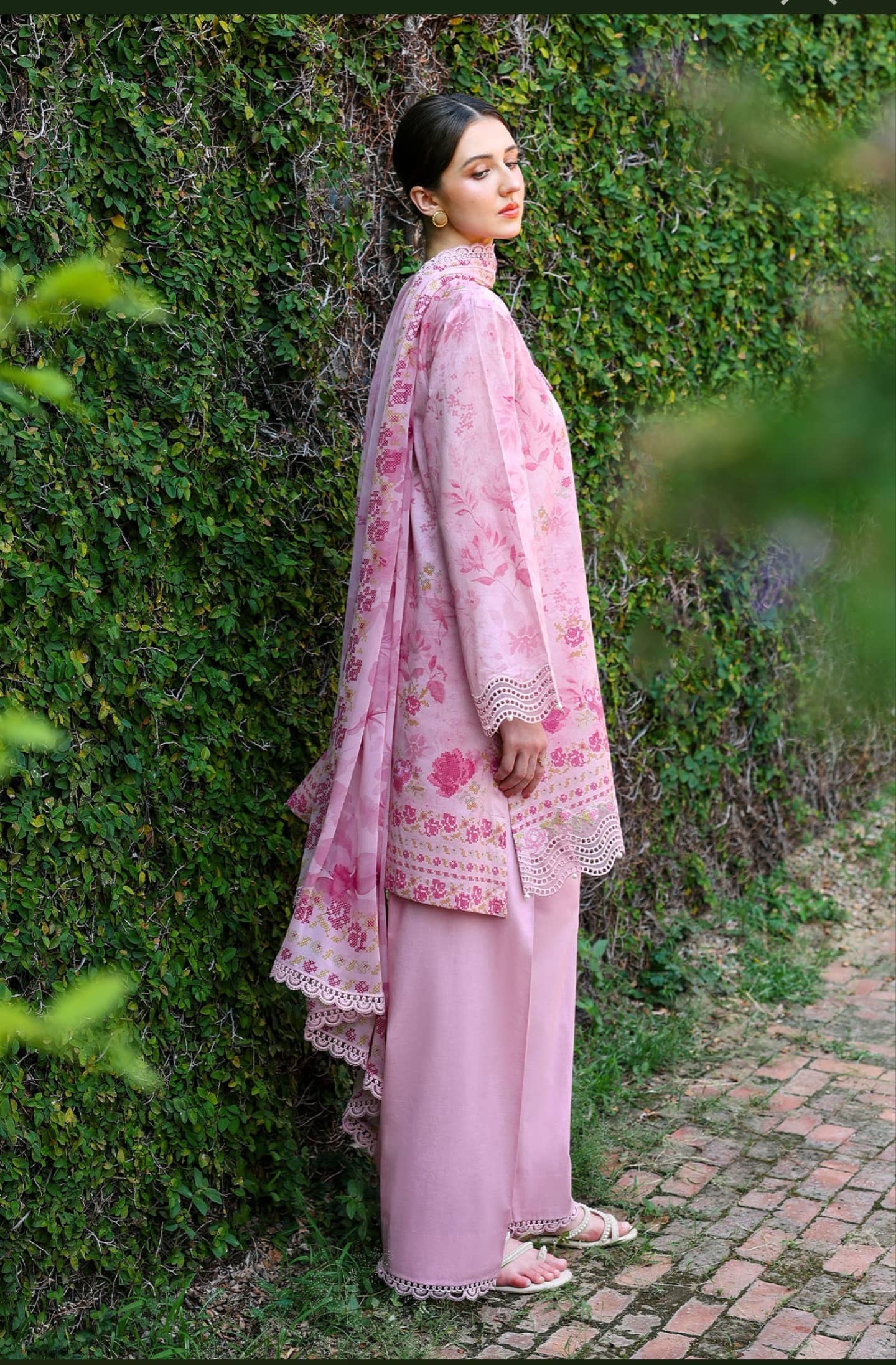 img_cross_stitch_eid_lawn_awwal_boutique