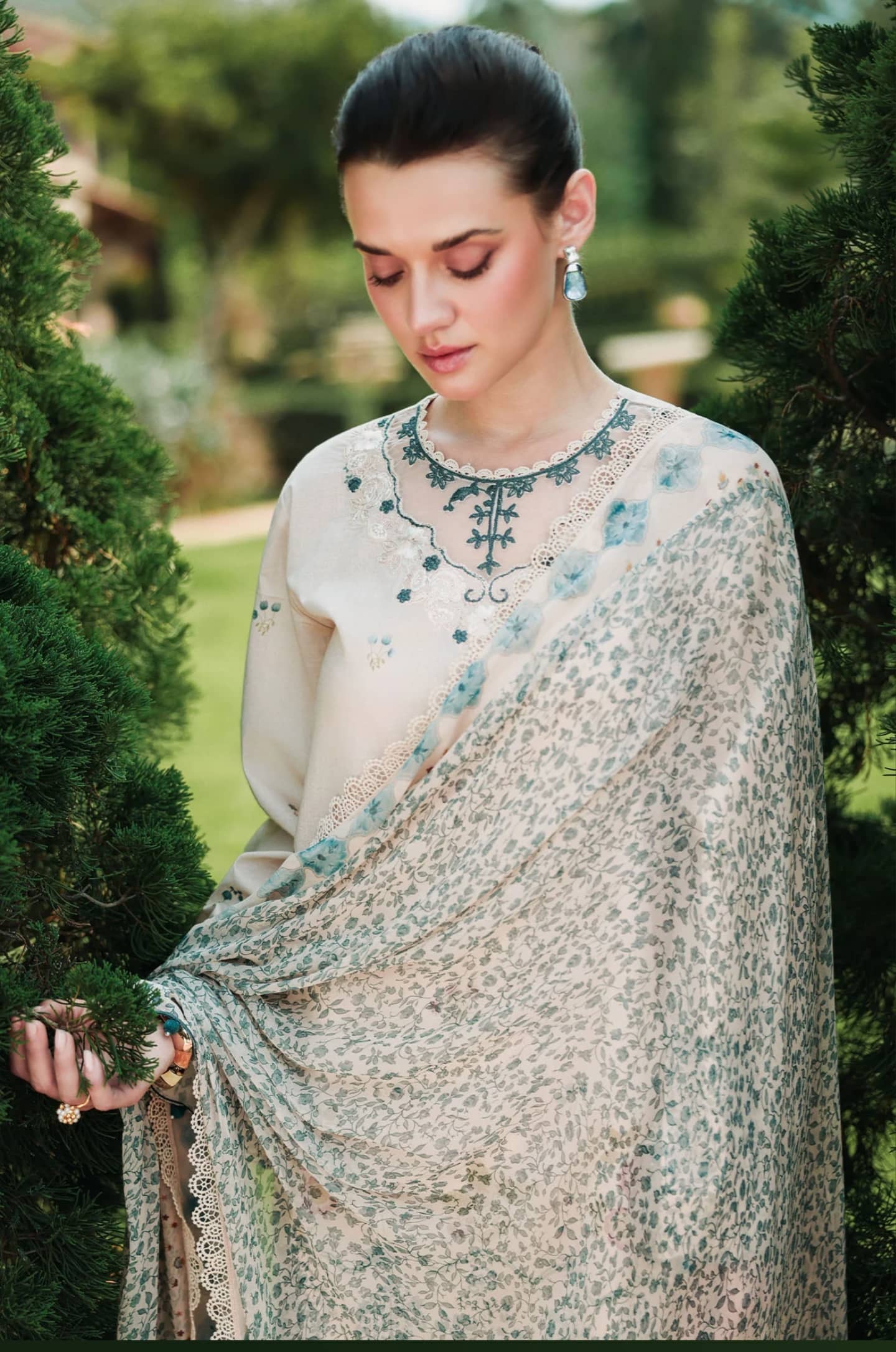 img_cross_stitch_lawn_awwal_boutique