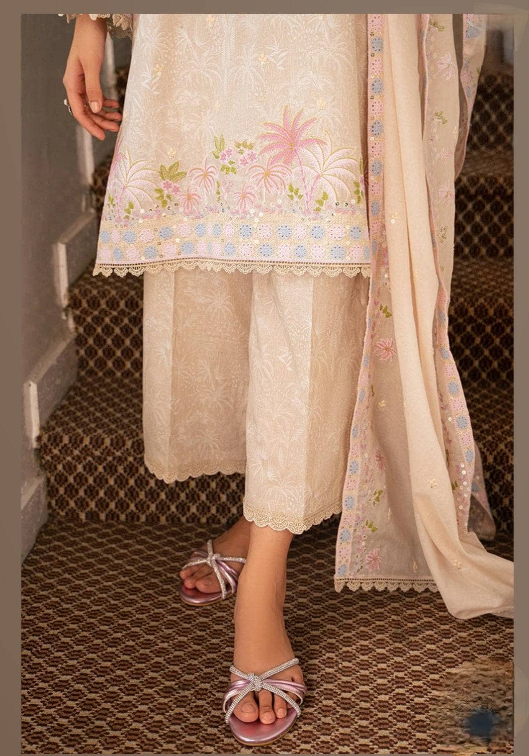 img_cross_stitch_mahiri_lawn_awwal_boutique