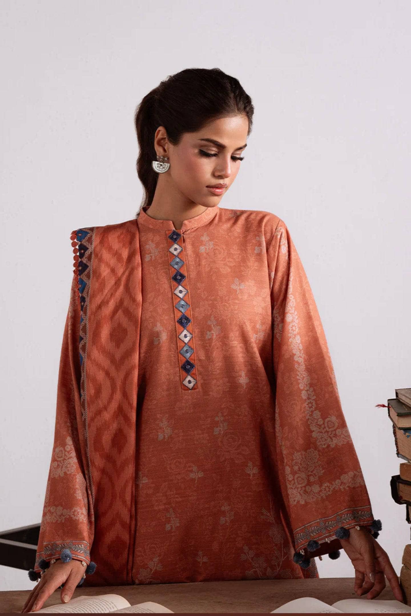 img_cross_stitch_khaddar_awwal_boutique