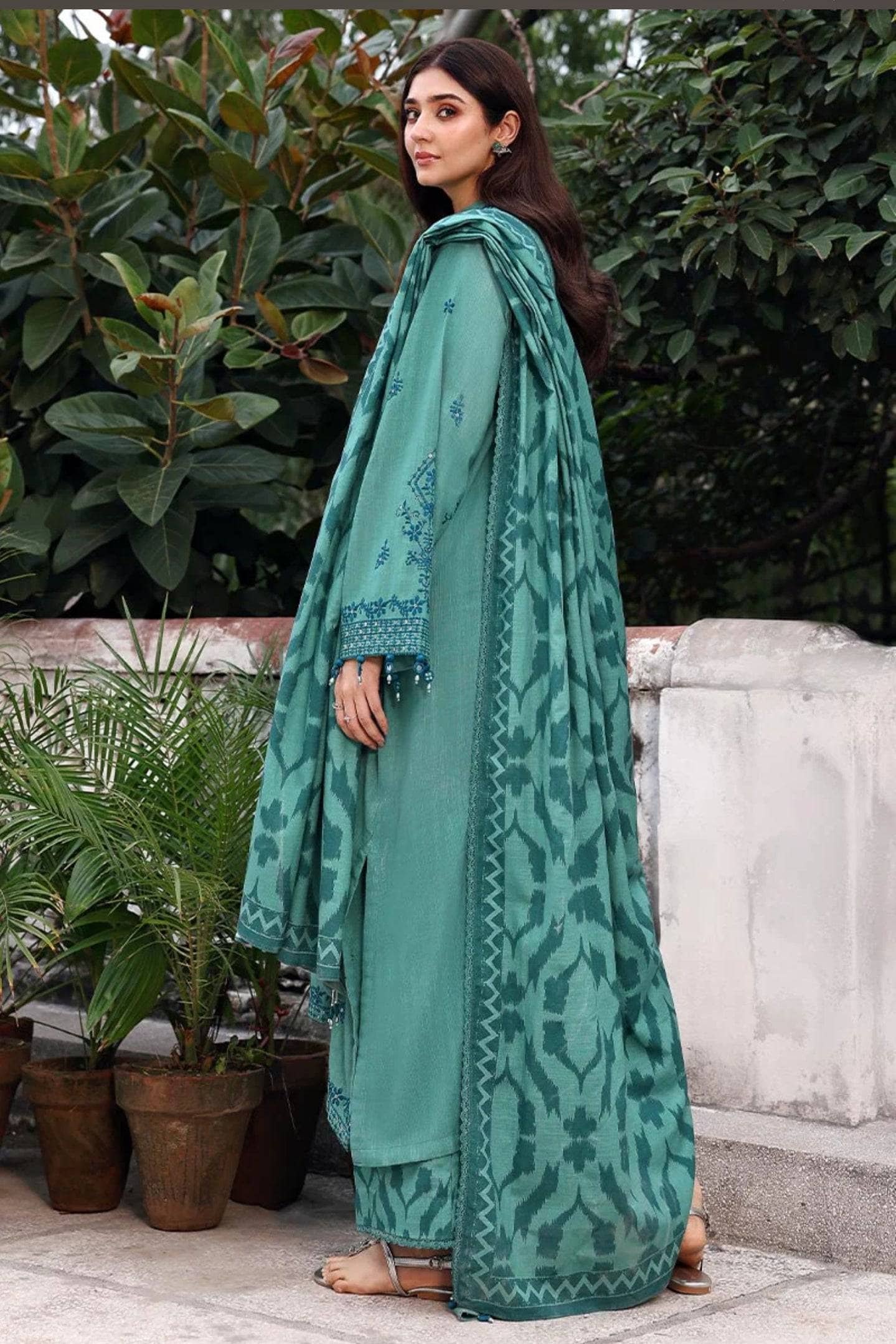 img_cross_stitch_khaddar_awwal_boutique