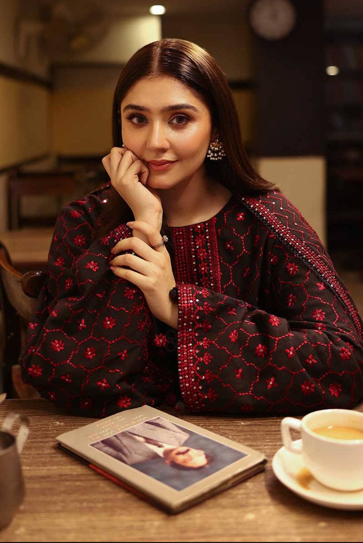 img_cross_stitch_khaddar_awwal_boutique