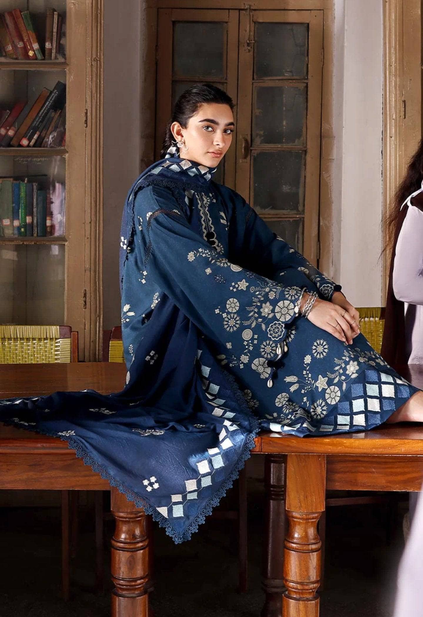 img_cross_stitch_linen_awwal_boutique