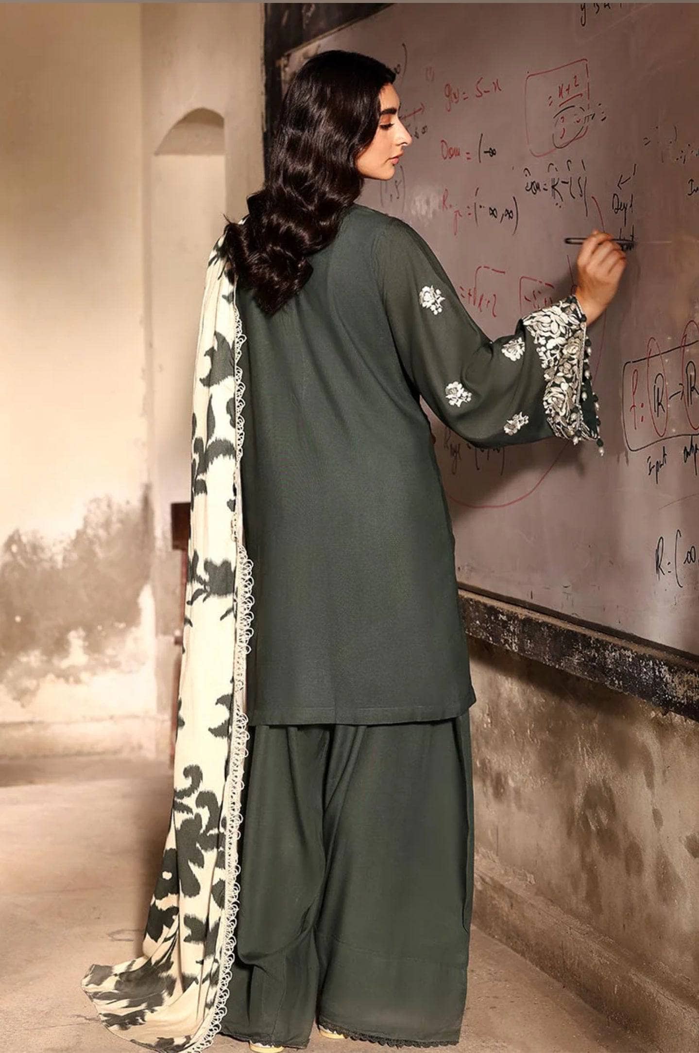 img_cross_stitch_linen_awwal_boutique