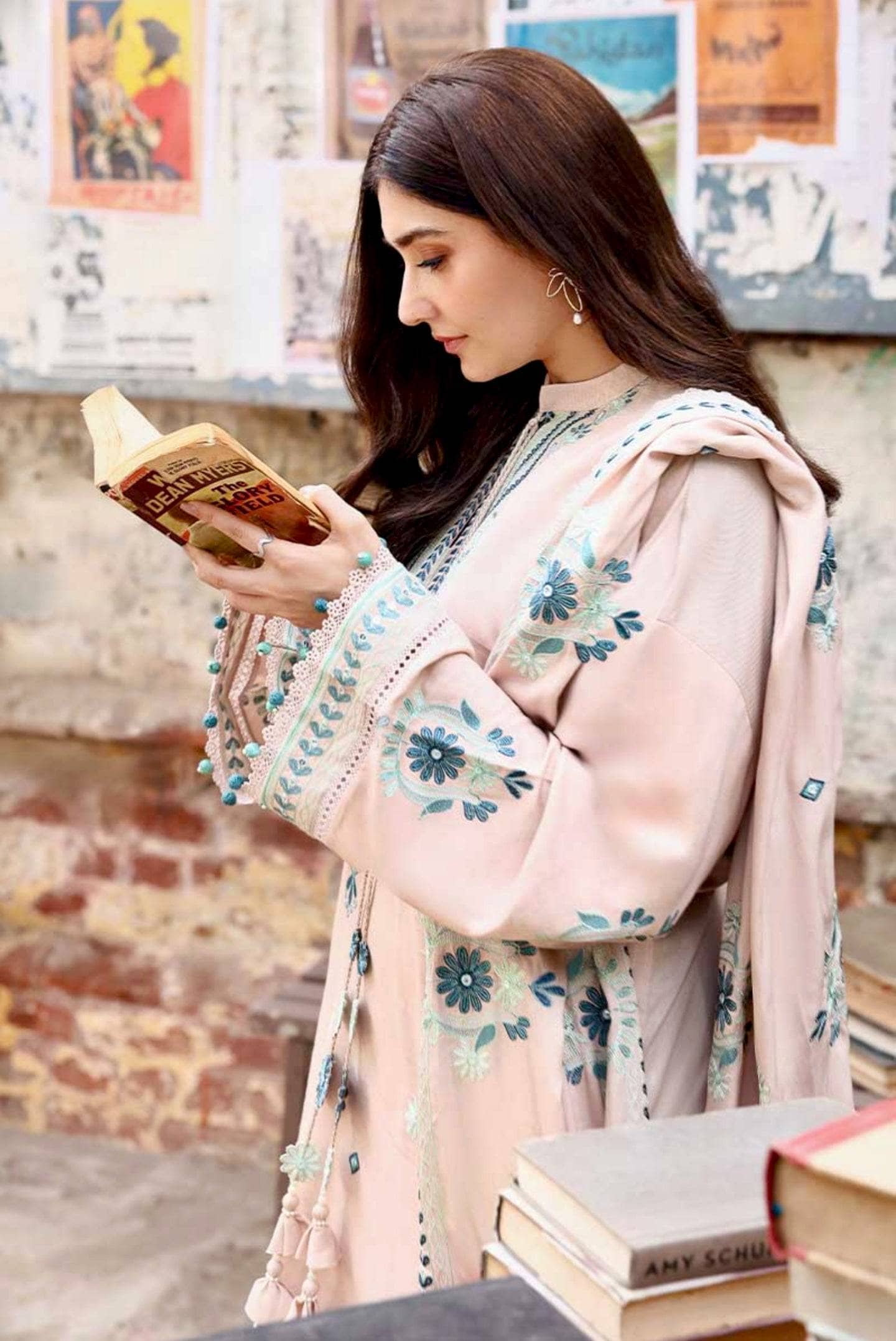 img_cross_stitch_khaddar_awwal_boutique