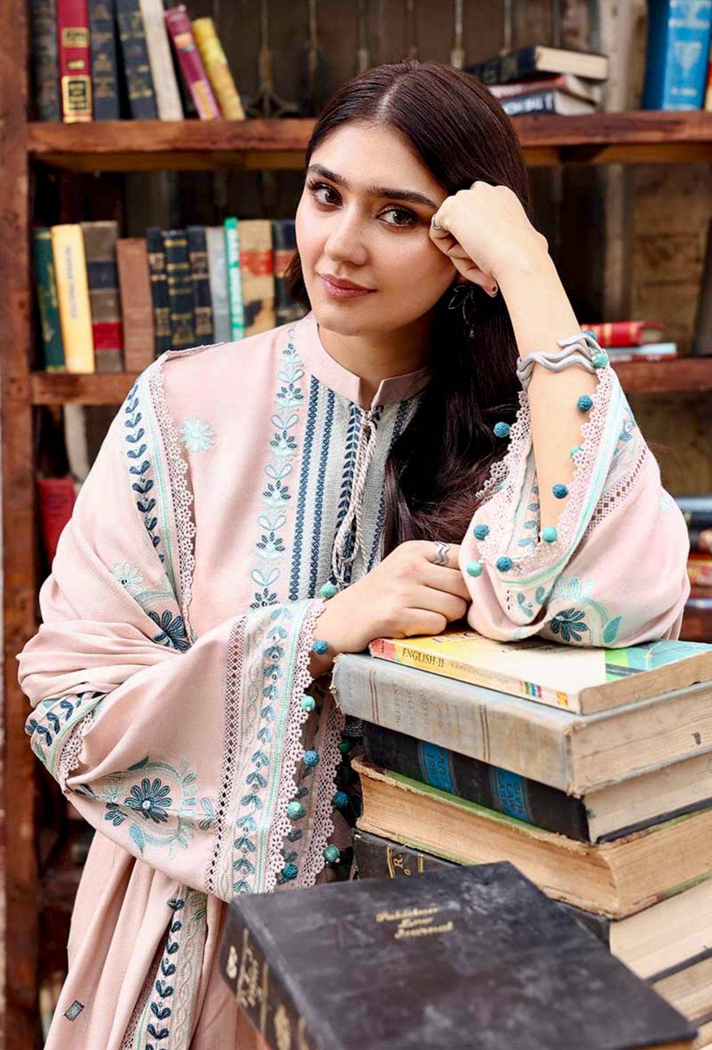 img_cross_stitch_khaddar_awwal_boutique