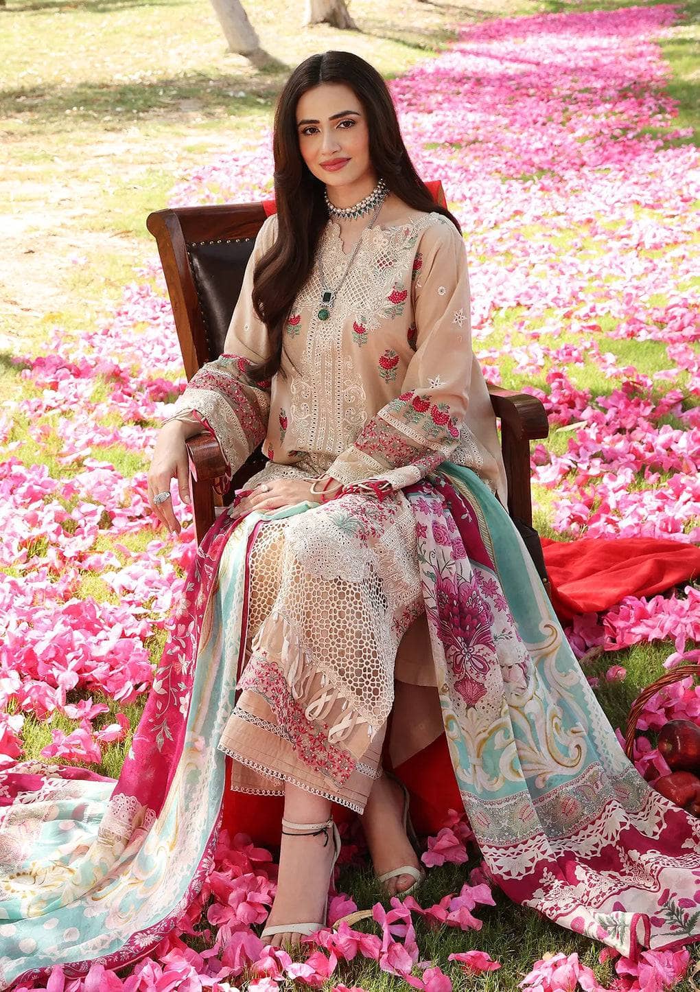 img_elaf_festive_chikankari_23_awwal_boutique