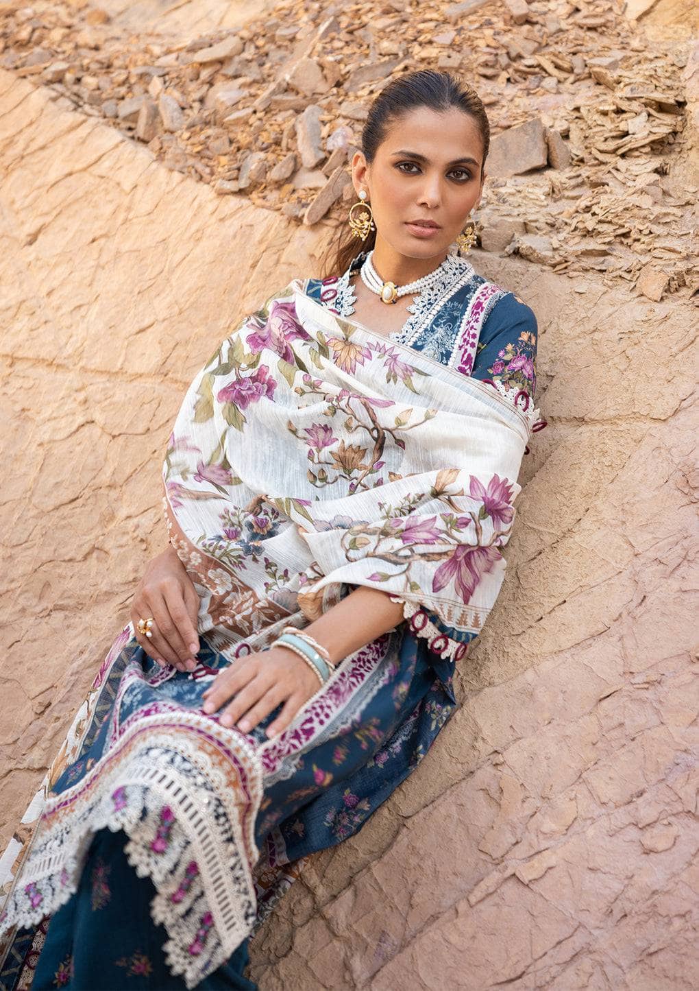 img_elaf_signature_lawn_23_awwal_boutique