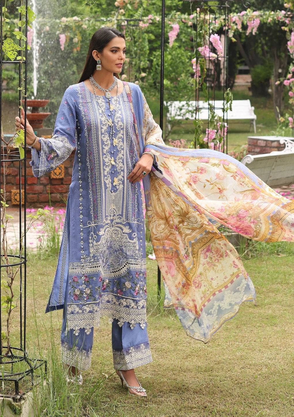 img_luxe_by_elaf_lawn_23_awwal_boutique