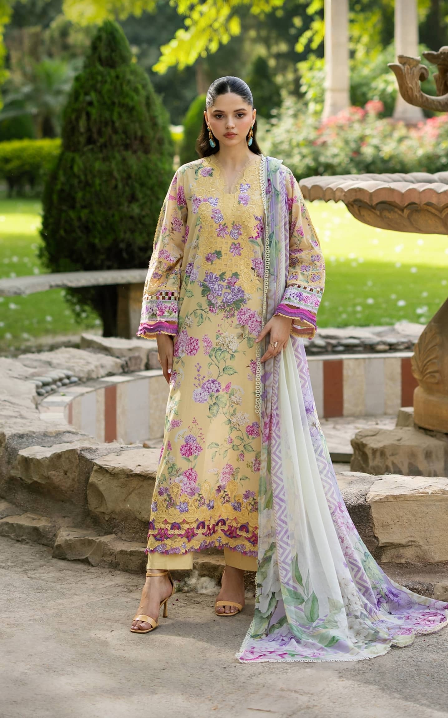 Hot🔥Seller/Open Pic/Hot🔥Seller/Elaf Signature Lawn/Vol 2/ESG-7A STELLA