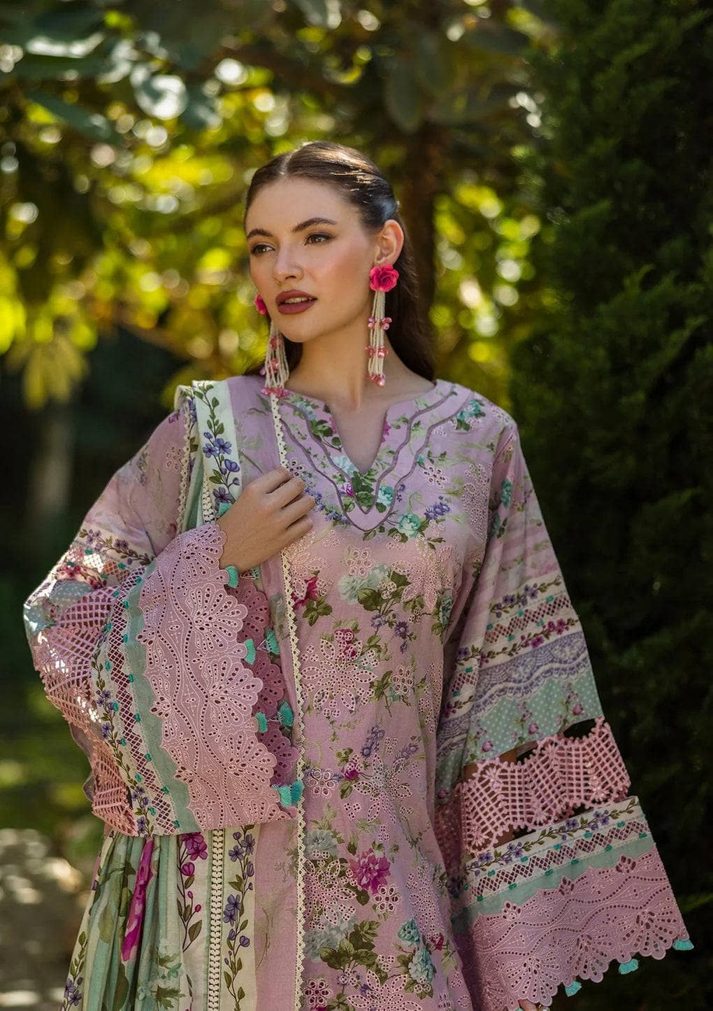 img_elaf_chikankari_awwal_boutique