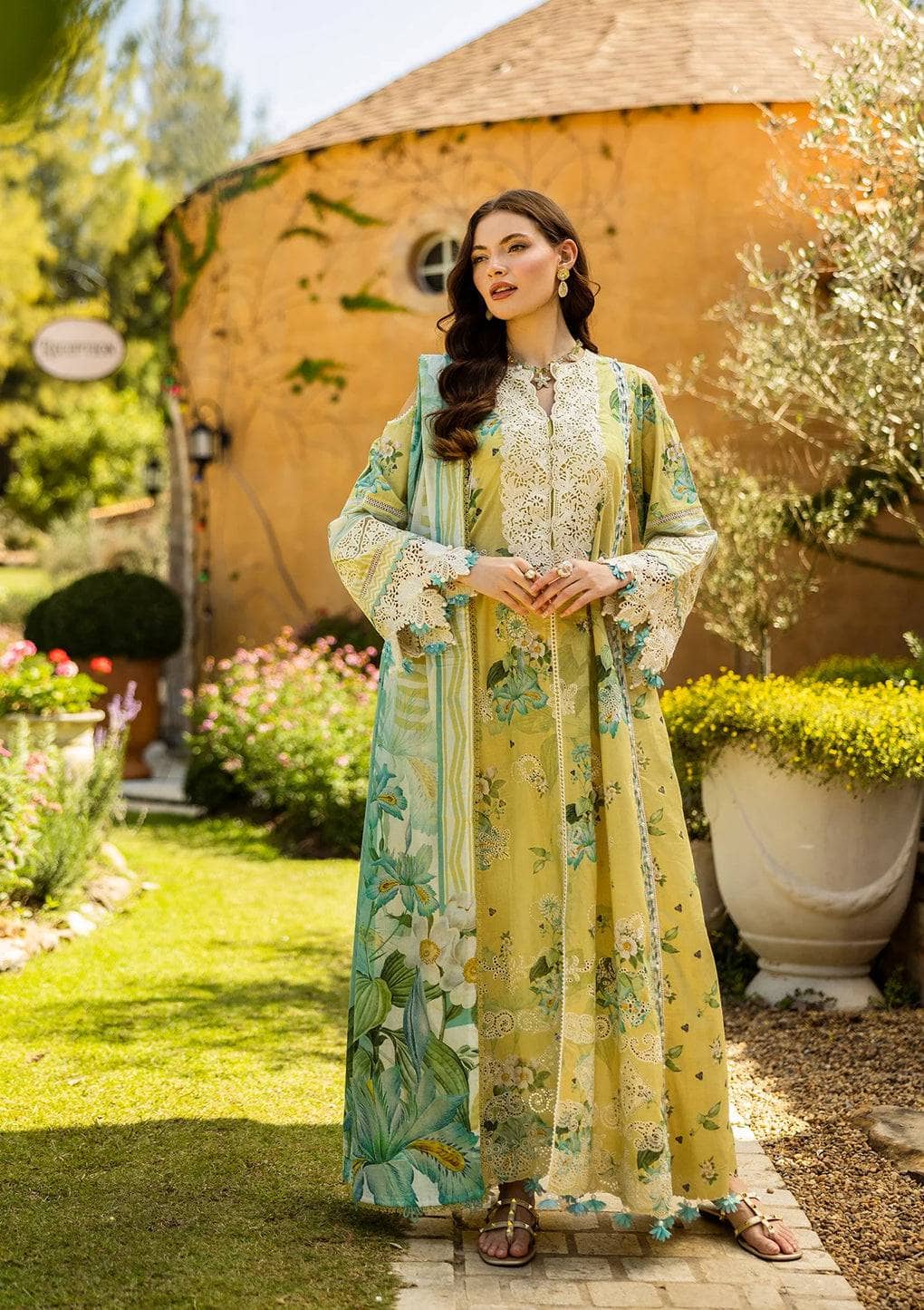 img_elaf_chikankari_awwal_boutique