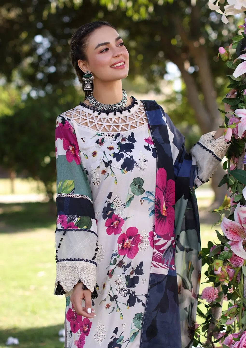 img_elaf_chikankari_awwal_boutique