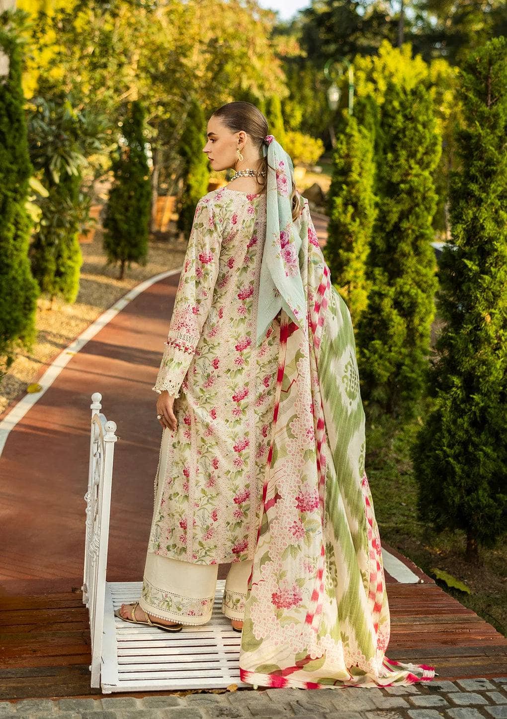 img_elaf_chikankari_awwal_boutique
