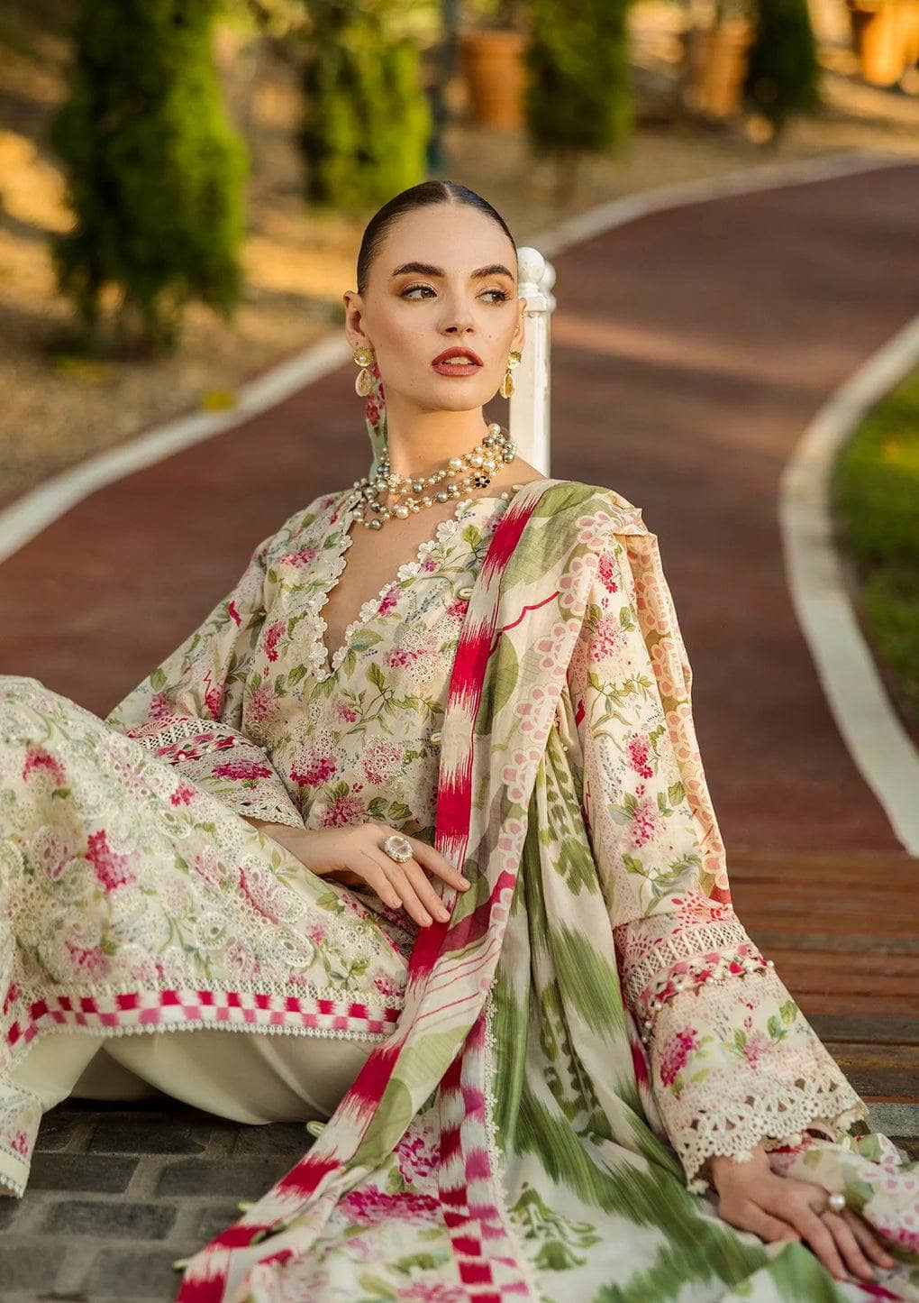 img_elaf_chikankari_awwal_boutique