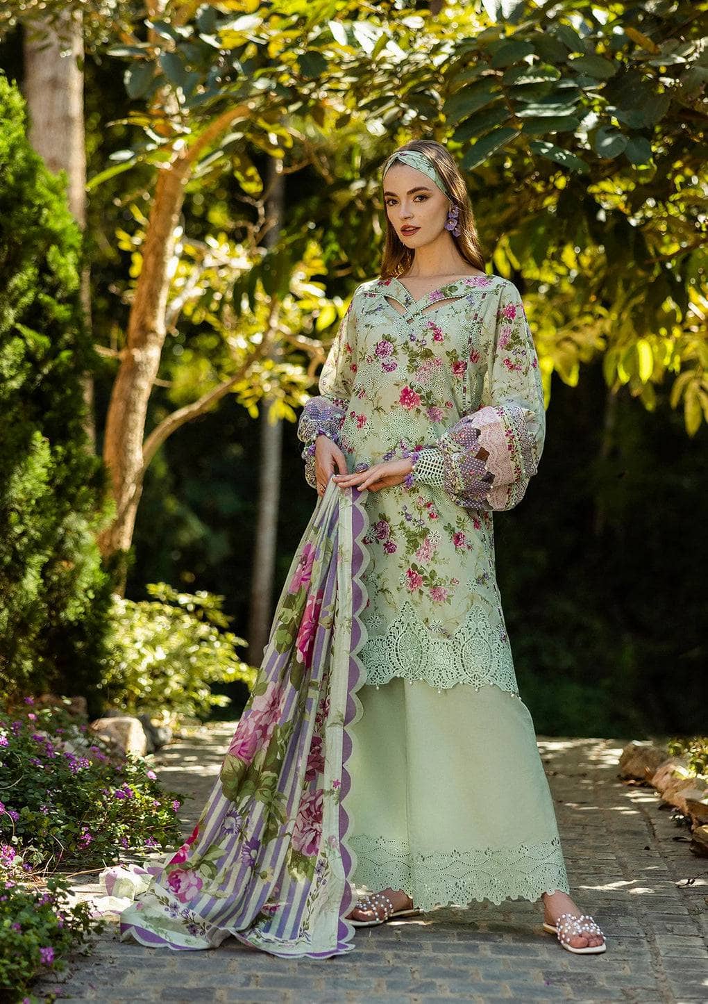 img_elaf_chikankari_awwal_boutique
