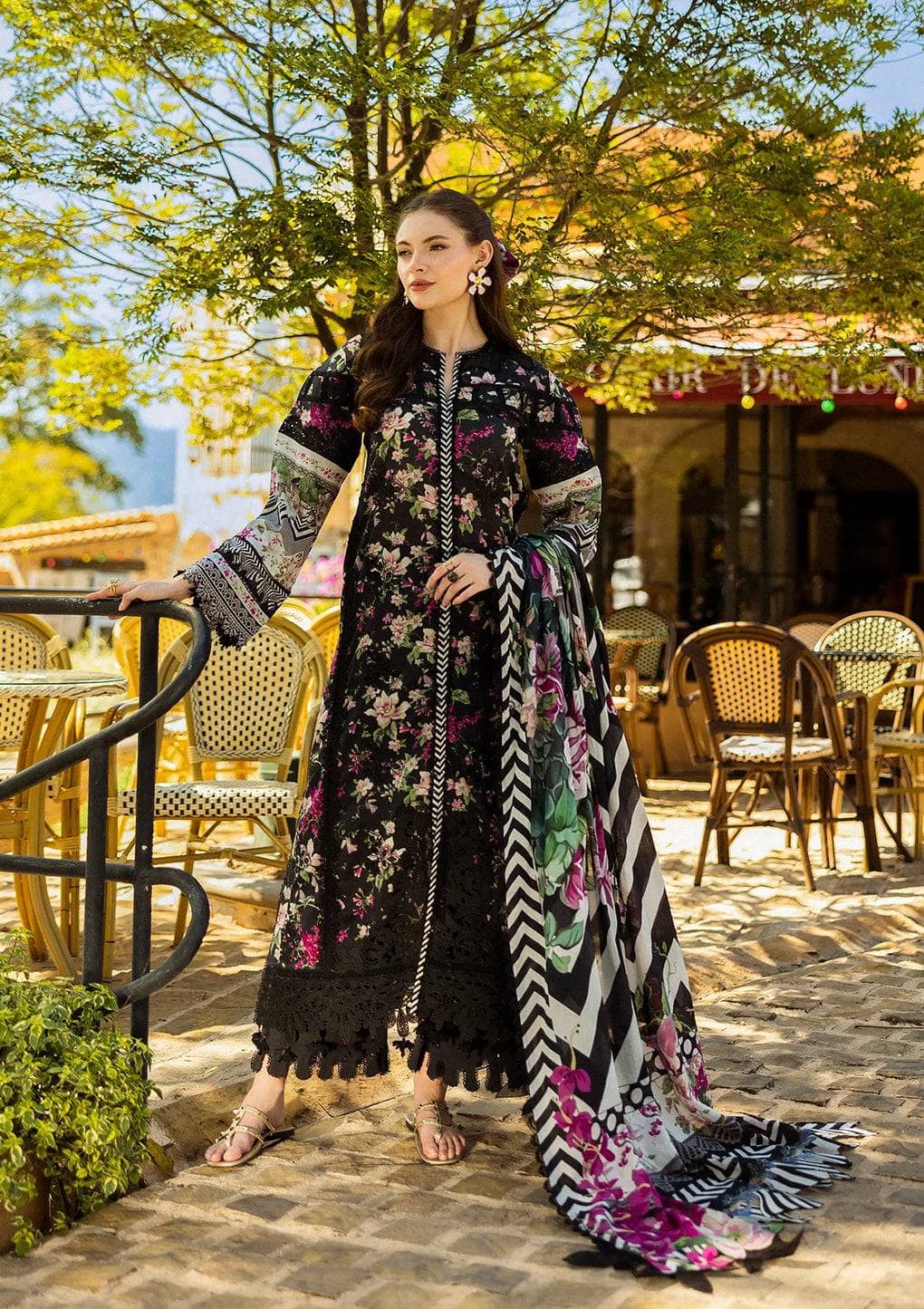 img_elaf_chikankari_awwal_boutique