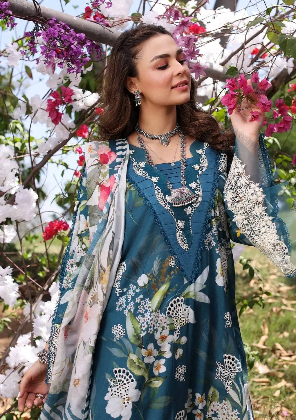 img_elaf_chikankari_awwal_boutique