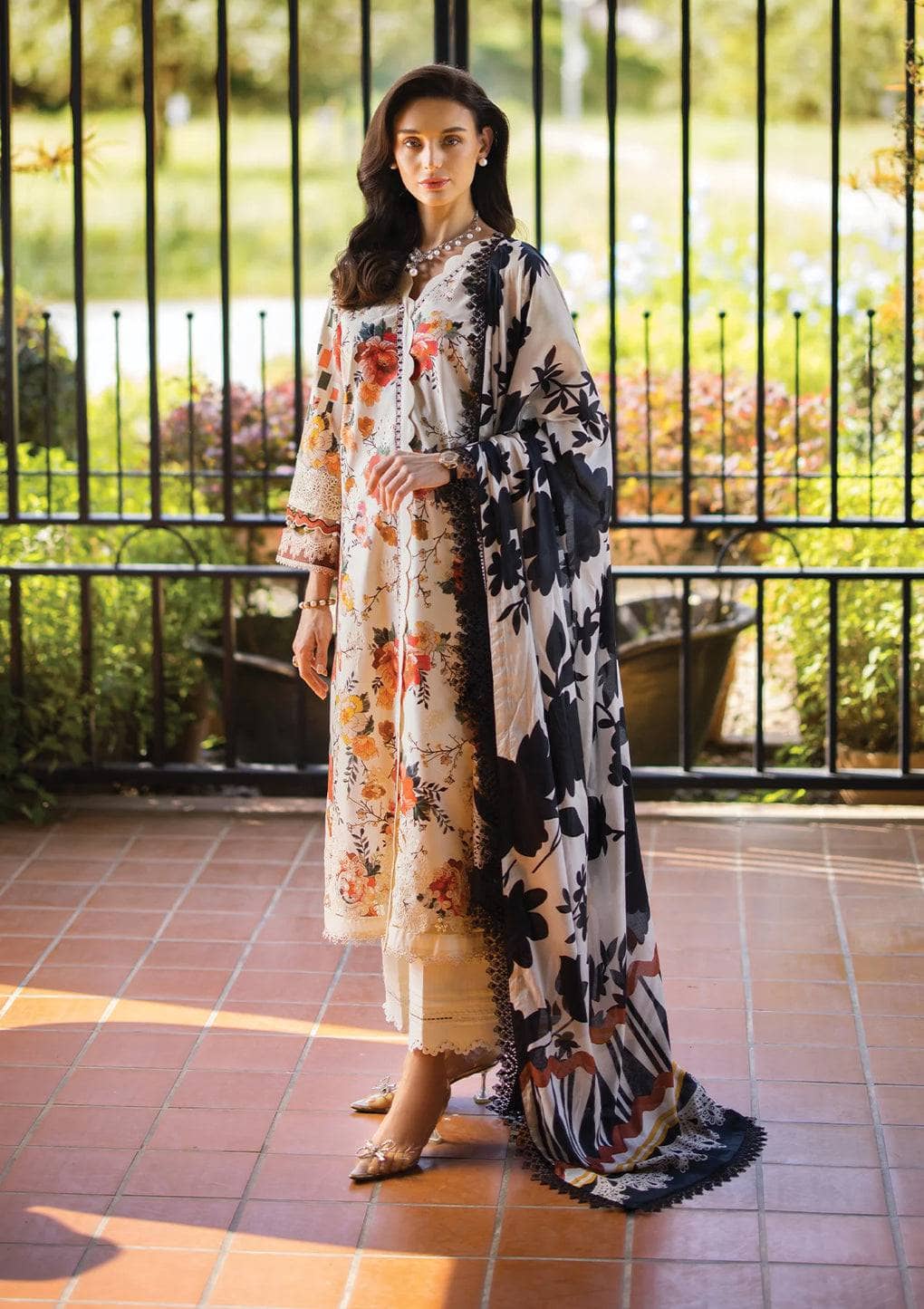 img_elaf_prints_chikankari_lawn_24_awwal_boutique