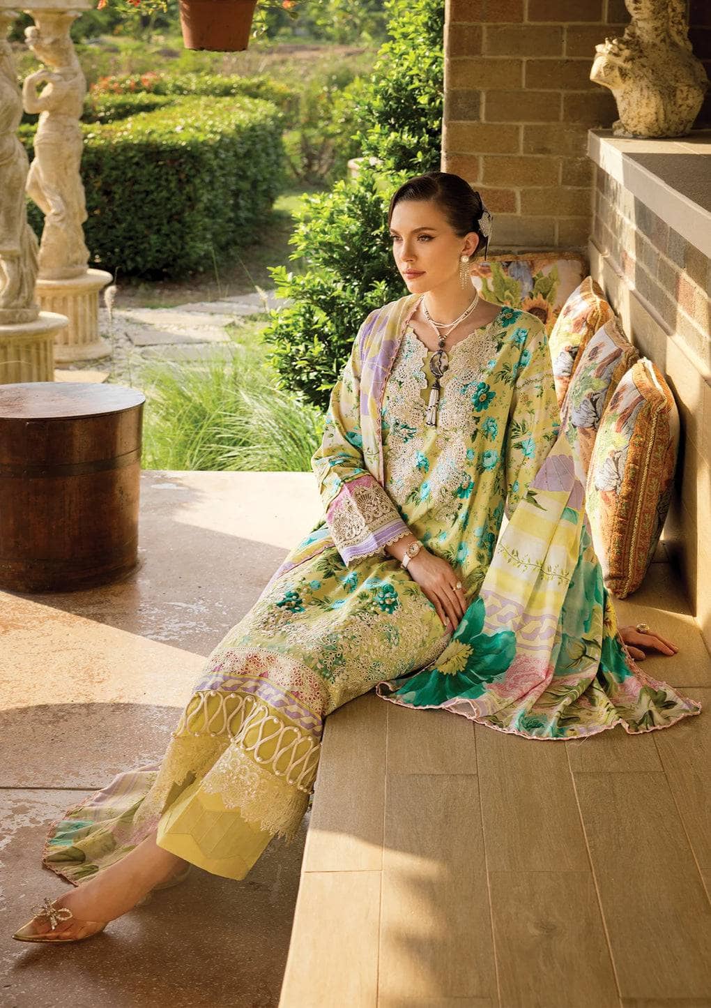 img_elaf_prints_chikankari_lawn_24_awwal_boutique