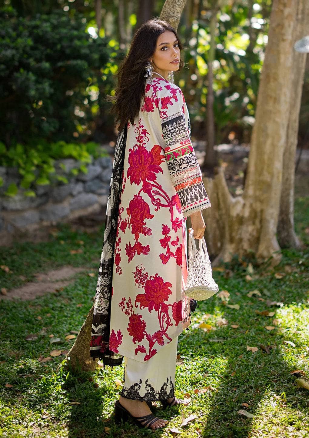 img_elaf_signature_lawn_24_awwal_boutique