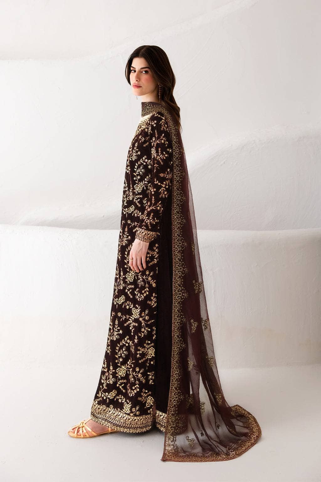 Emaan Adeel Velvet 26/Adeline