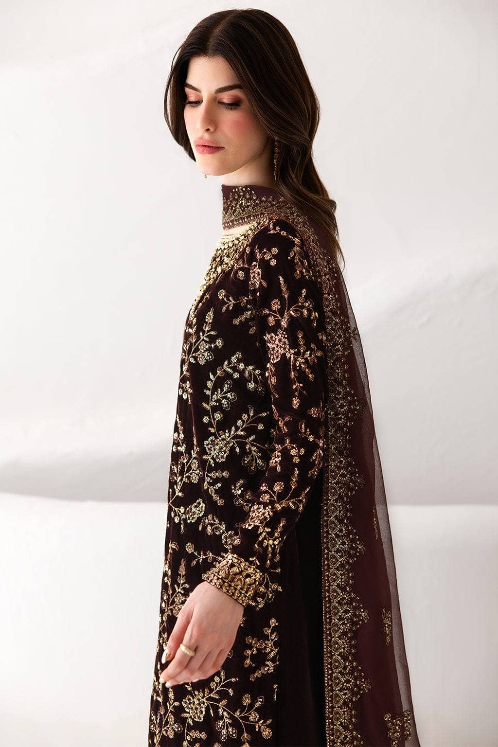 Emaan Adeel Velvet 26/Adeline