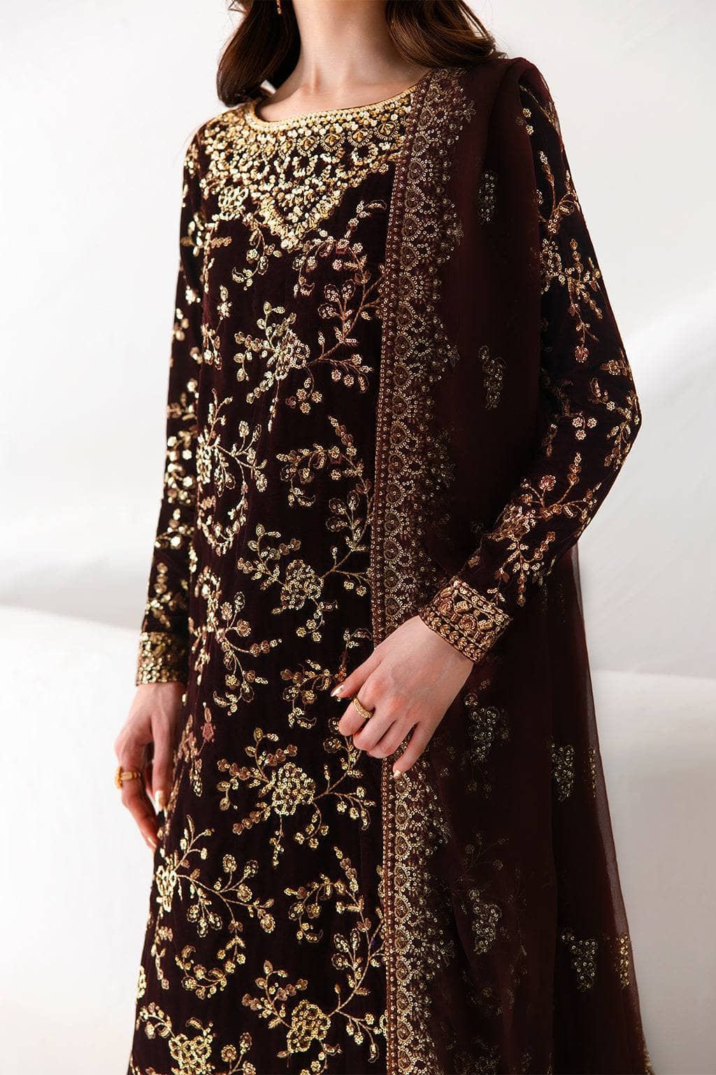 Emaan Adeel Velvet 26/Adeline