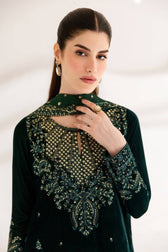 Emaan Adeel Velvet 26/Amerotte