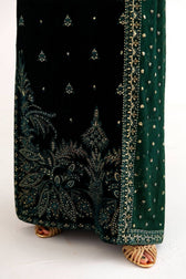 img_emaan_adeel_velvet_collection_awwal_boutique