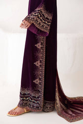Emaan Adeel Velvet 26/Cecilia
