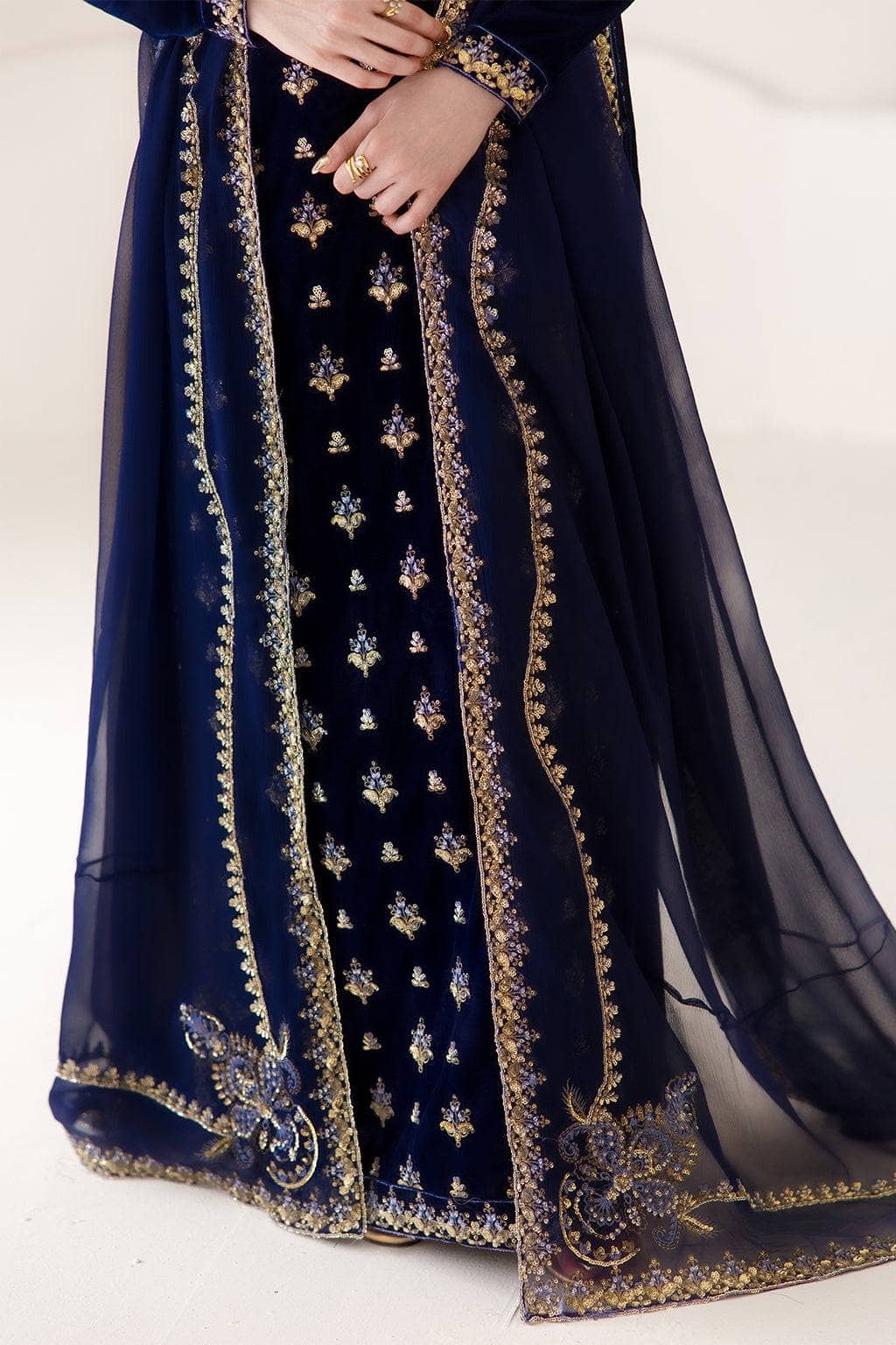 Emaan Adeel Velvet 26/Esmeray