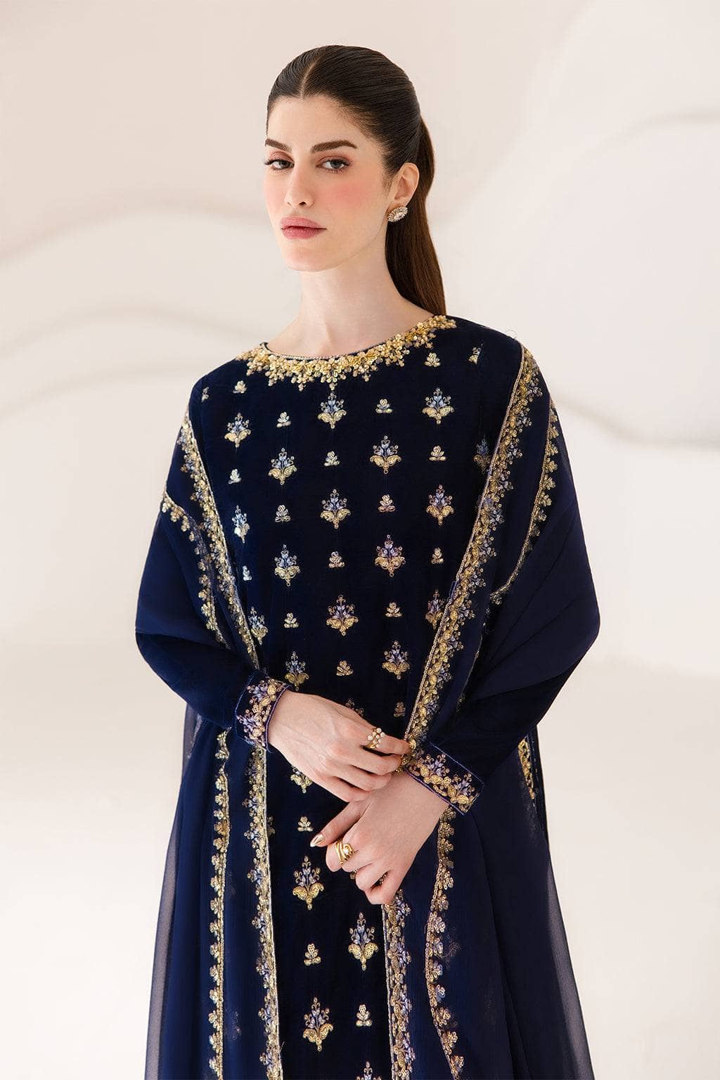 Emaan Adeel Velvet 26/Esmeray