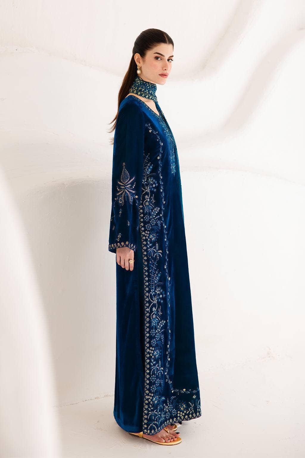 Emaan Adeel Velvet 26/Evanthe.