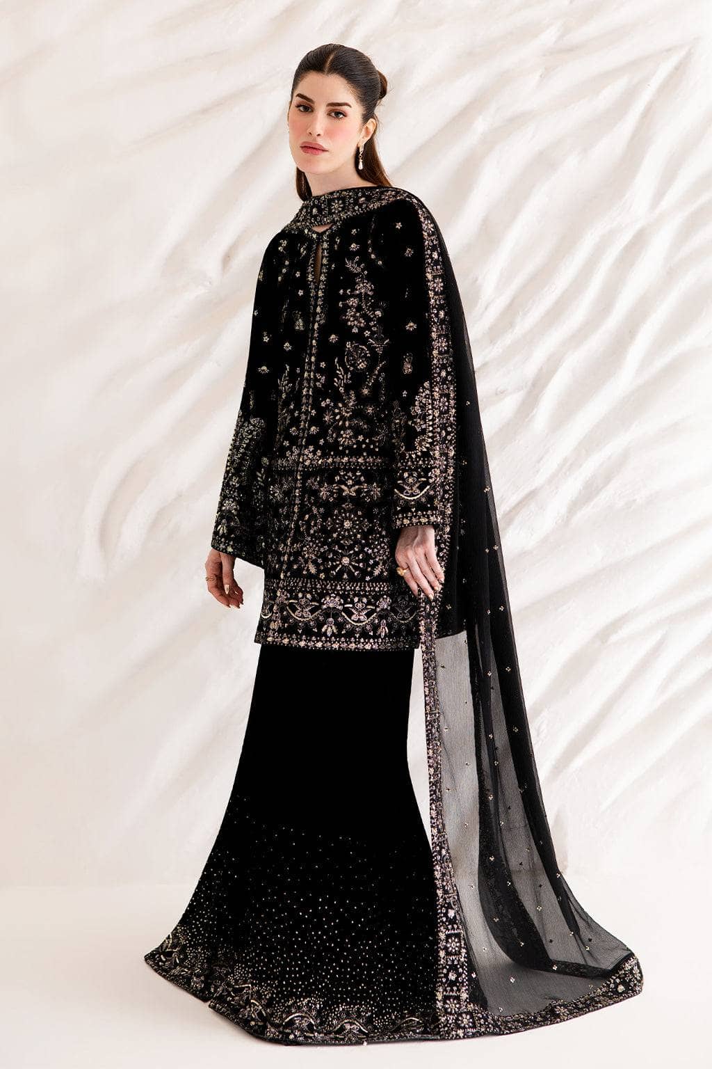 Emaan Adeel Velvet 26/Livia