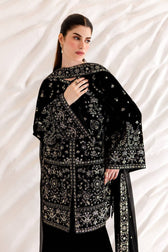 img_emaan_adeel_velvet_collection_awwal_boutique