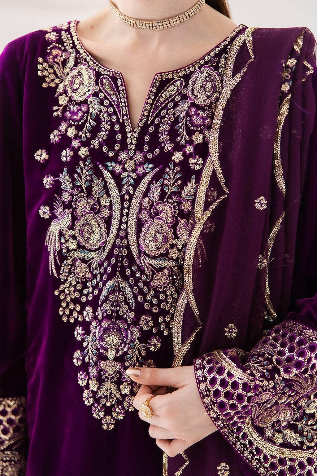 img_emaan_adeel_velvet_collection_awwal_boutique