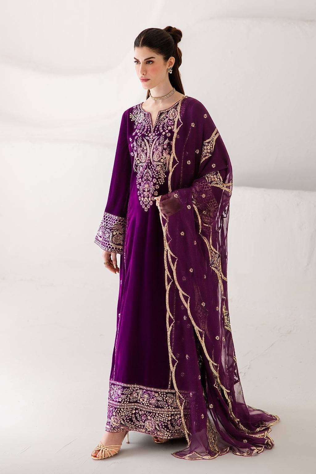 Emaan Adeel Velvet 26/Maelle