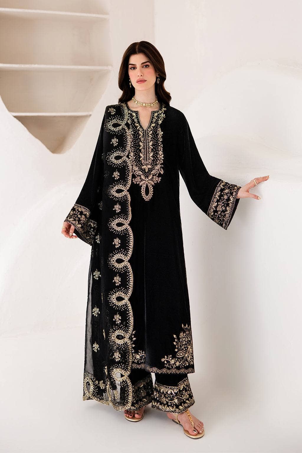 Emaan Adeel Velvet 26/Vera