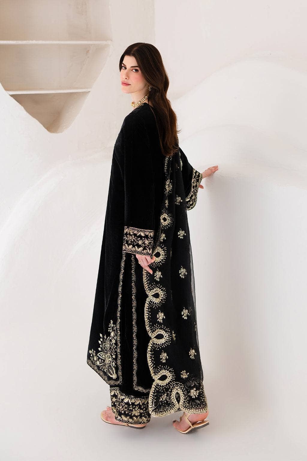 Emaan Adeel Velvet 26/Vera