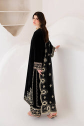 Emaan Adeel Velvet 26/Vera