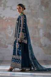 img_emaan_adeel_velvet_awwal_boutique