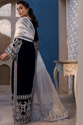 img_emaan_adeel_velvet_awwal_boutique