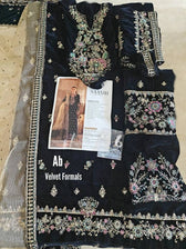 img_emaan_adeel_velvet_awwal_boutique