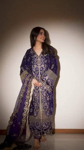 img_emaan_adeel_velvet_24_awwal_boutique