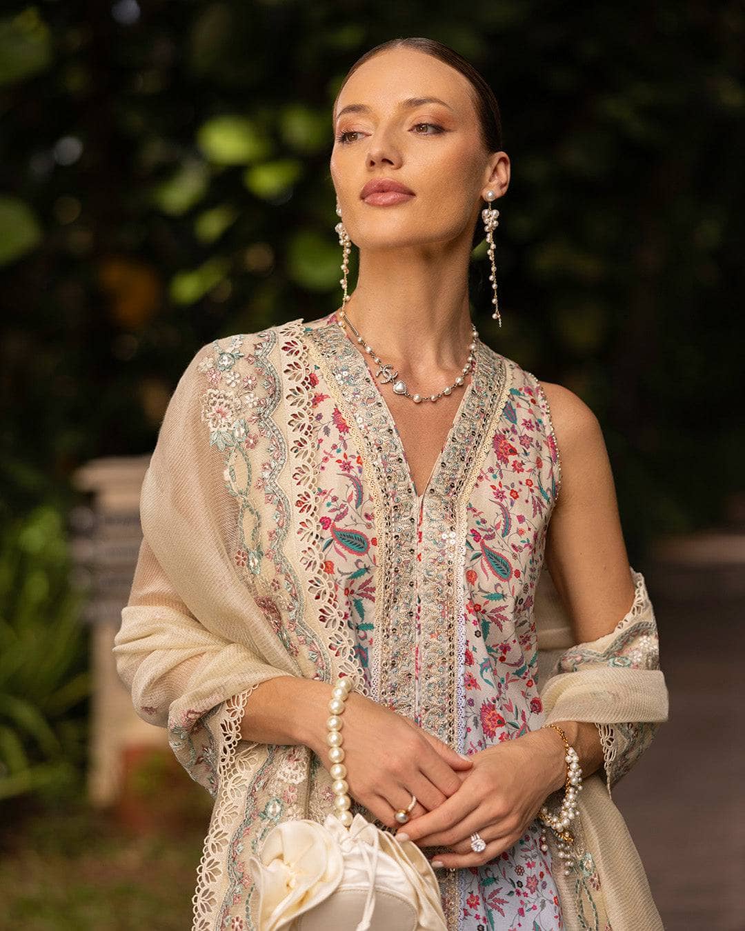 img_faiza_saqlain_lawn_tara_sutaria_awwal_boutique