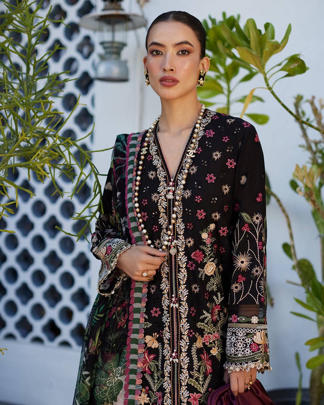 Faiza Saqlain/Merle/Black